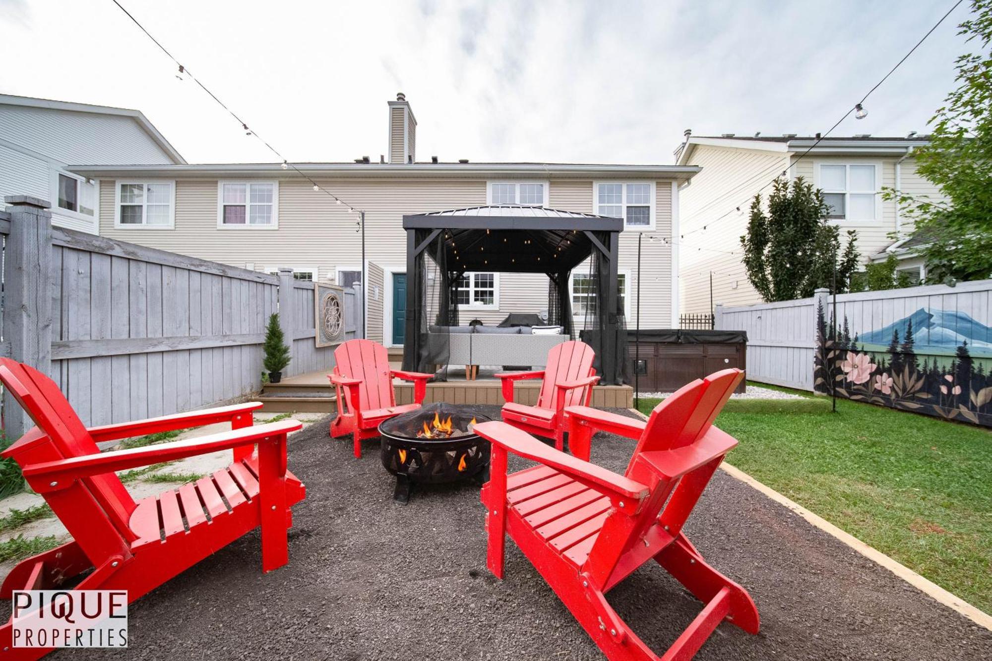 5 Bedroom Nordic Home, Pet Friendly, Garage, Wifi, Foosball! Edmonton Dış mekan fotoğraf