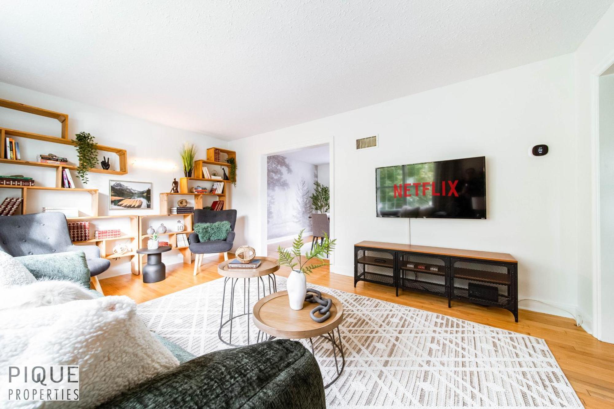 5 Bedroom Nordic Home, Pet Friendly, Garage, Wifi, Foosball! Edmonton Dış mekan fotoğraf