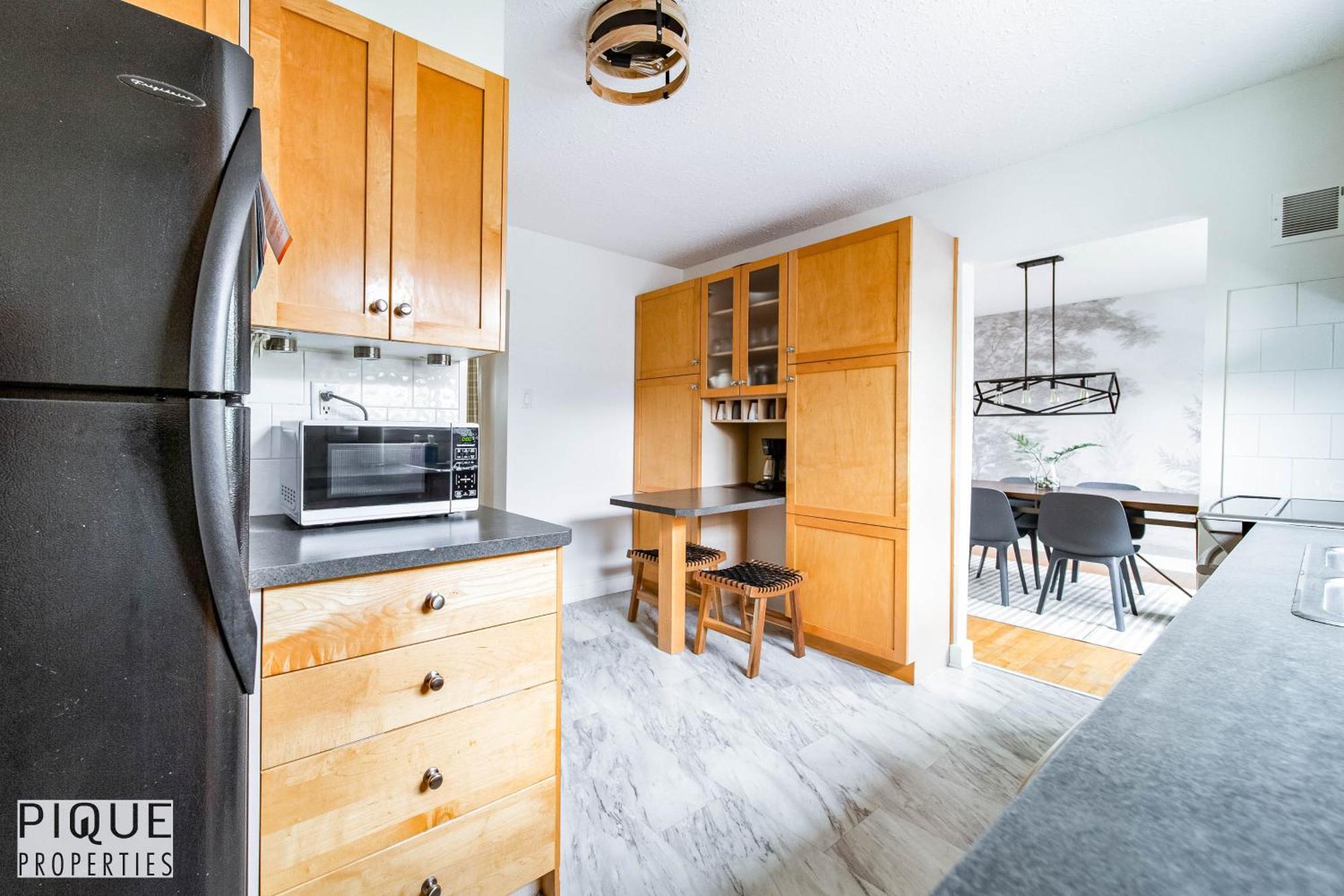 5 Bedroom Nordic Home, Pet Friendly, Garage, Wifi, Foosball! Edmonton Dış mekan fotoğraf