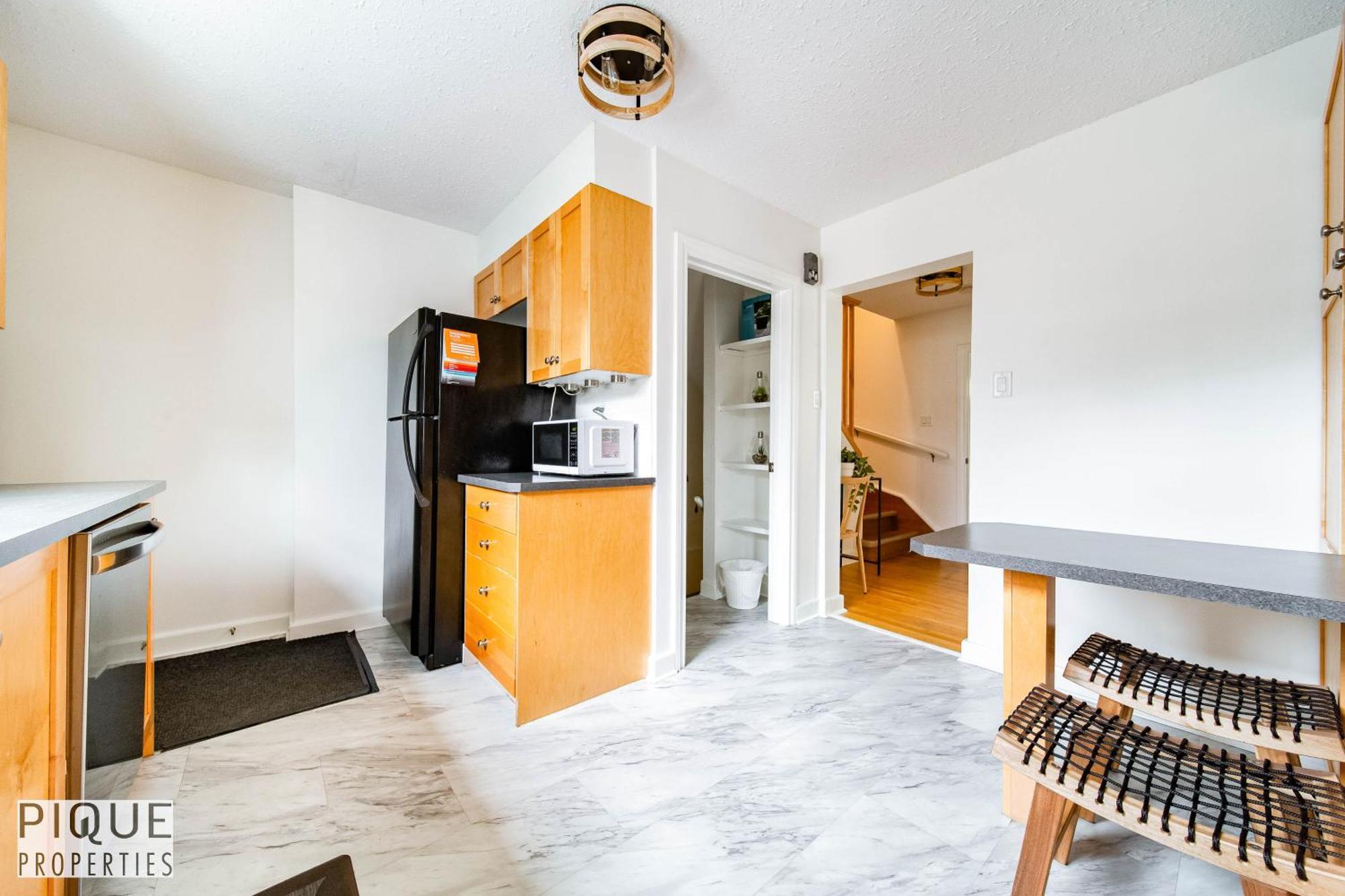 5 Bedroom Nordic Home, Pet Friendly, Garage, Wifi, Foosball! Edmonton Dış mekan fotoğraf